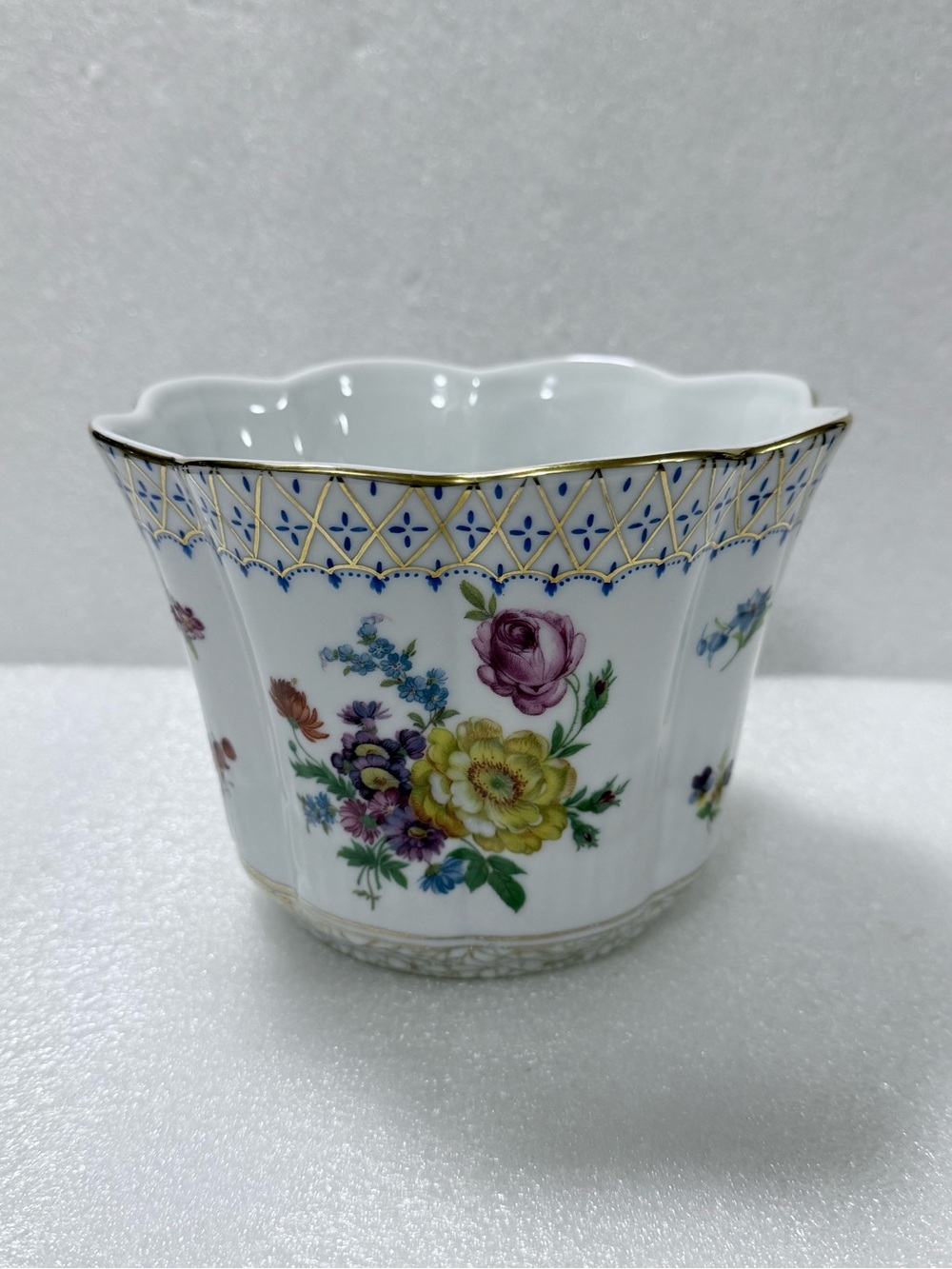 vintage porcelain Royal Europe  cachepot (a decorative planter)